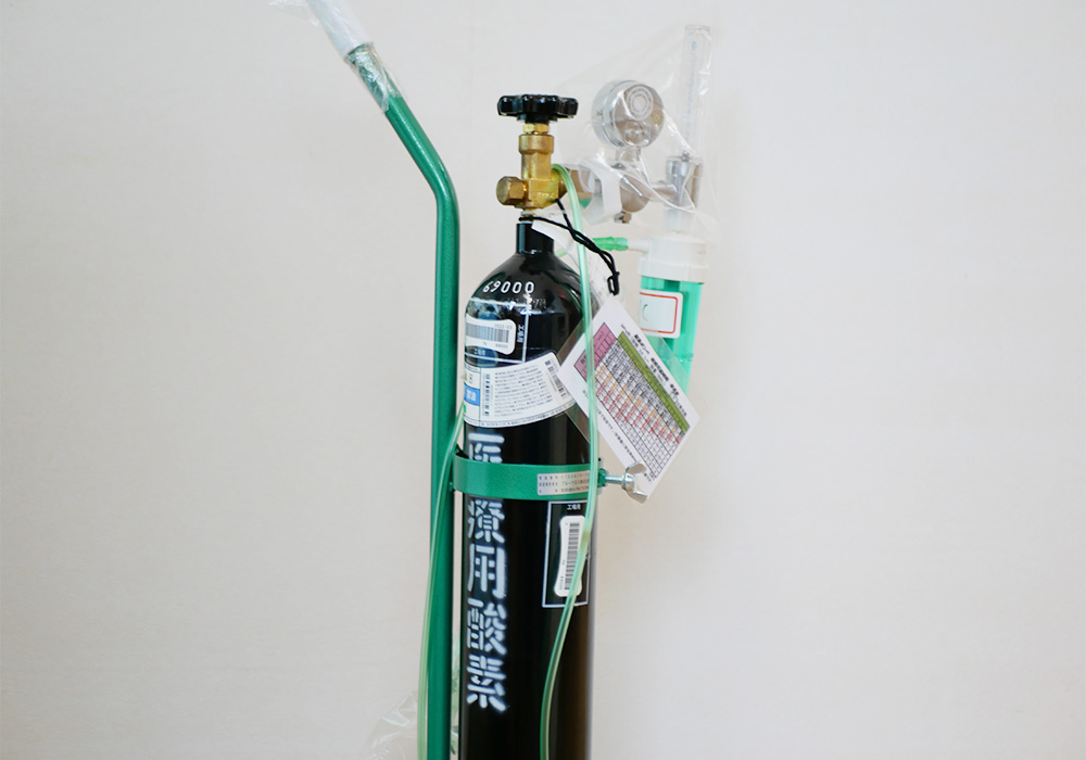 酸素ボンベ